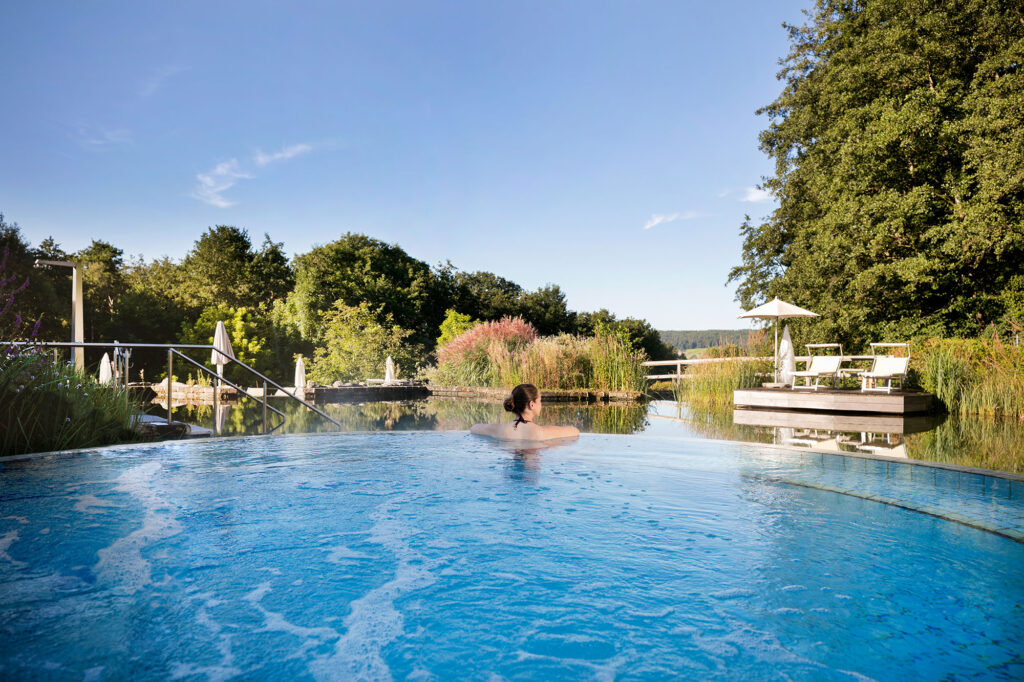 Becken im Teich Heiltherme Bad Waltersdorf