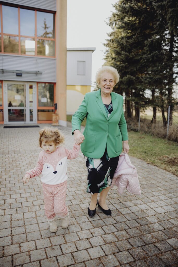 Verena Dunst mit Enkelin Marie